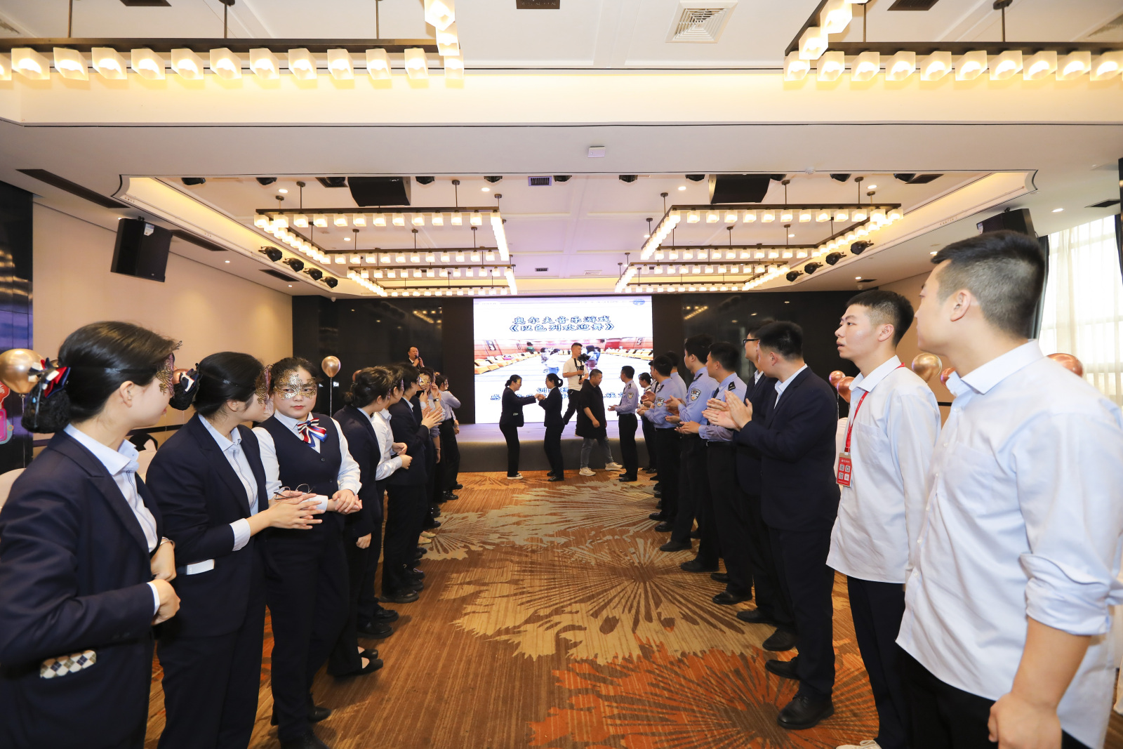 “青春同行 警银有约”青年联谊活动1.jpg